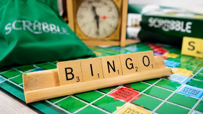 Jedno bingo potrafi ustawić całą partię. Pokazujemy, jak budować stojak pod siedmioliterówki, które końcówki dają najwięcej szans i jak trenować anagramowanie.