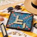 Scrabble podróżne na wakacje 2026: wybierz zestaw, poznaj zasady gry poza domem i sprawdź praktyczne warianty na plażę. Przeczytaj poradnik.