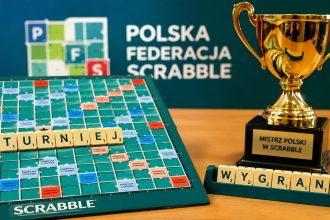 Od pierwszej wizyty w klubie po start w Mistrzostwach Polski: jak działa polska scena turniejowa Scrabble, czego się spodziewać na debiucie i jak czytać ranking.
