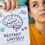 Trening umysłu po przerwie: wrześniowy restart bez presji. Sprawdź, jak wrócić do nauki, poprawić koncentrację, sen i pamięć oraz jak planować krótkie sesje, by odzyskać rytm po wakacjach bez presji.