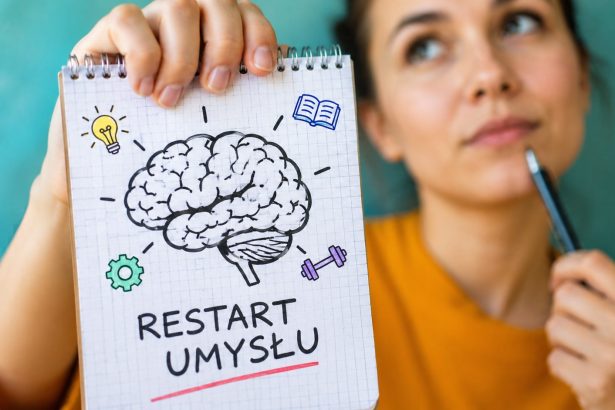 Trening umysłu po przerwie: wrześniowy restart bez presji. Sprawdź, jak wrócić do nauki, poprawić koncentrację, sen i pamięć oraz jak planować krótkie sesje, by odzyskać rytm po wakacjach bez presji.