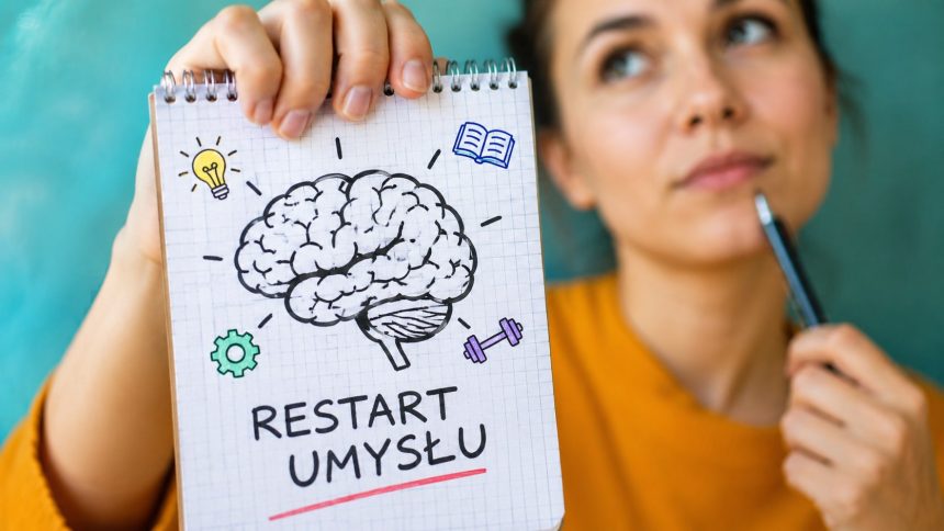 Trening umysłu po przerwie: wrześniowy restart bez presji. Sprawdź, jak wrócić do nauki, poprawić koncentrację, sen i pamięć oraz jak planować krótkie sesje, by odzyskać rytm po wakacjach bez presji.
