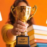 Najpopularniejsze teksty Literata: ranking czytelników, poradniki o Scrabble, Literakach, krzyżówkach i języku. Zobacz materiały, do których warto wracać podczas gry i treningu słów.
