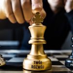 Dobór przeciwnika w Literakach wpływa na tempo nauki, ranking i jakość decyzji. Sprawdź, z kim grać, jak dobierać poziom rywali i czego szukać po każdej partii.