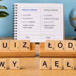 Scrabble po angielsku różni się od polskiej wersji literami, punktacją i słownikiem. Sprawdź zasady, wartości płytek, dozwolone słowa oraz pułapki przed pierwszą grą. Poznaj szczegóły.