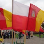Flagi Polski i Włocławka na placu Wolności we Włocławku w Narodowe Święto Niepodległości